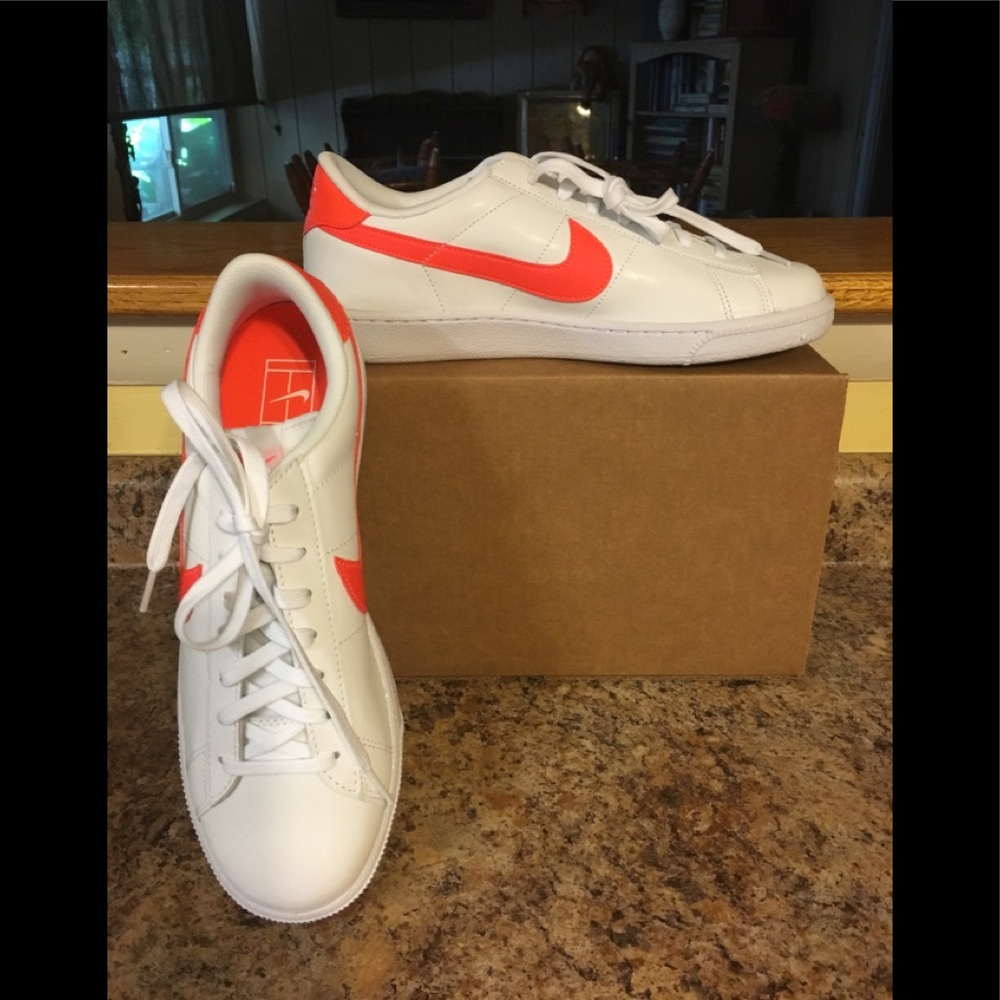 NIB Men’s Nike Court  Classic Sneakers Sz 8